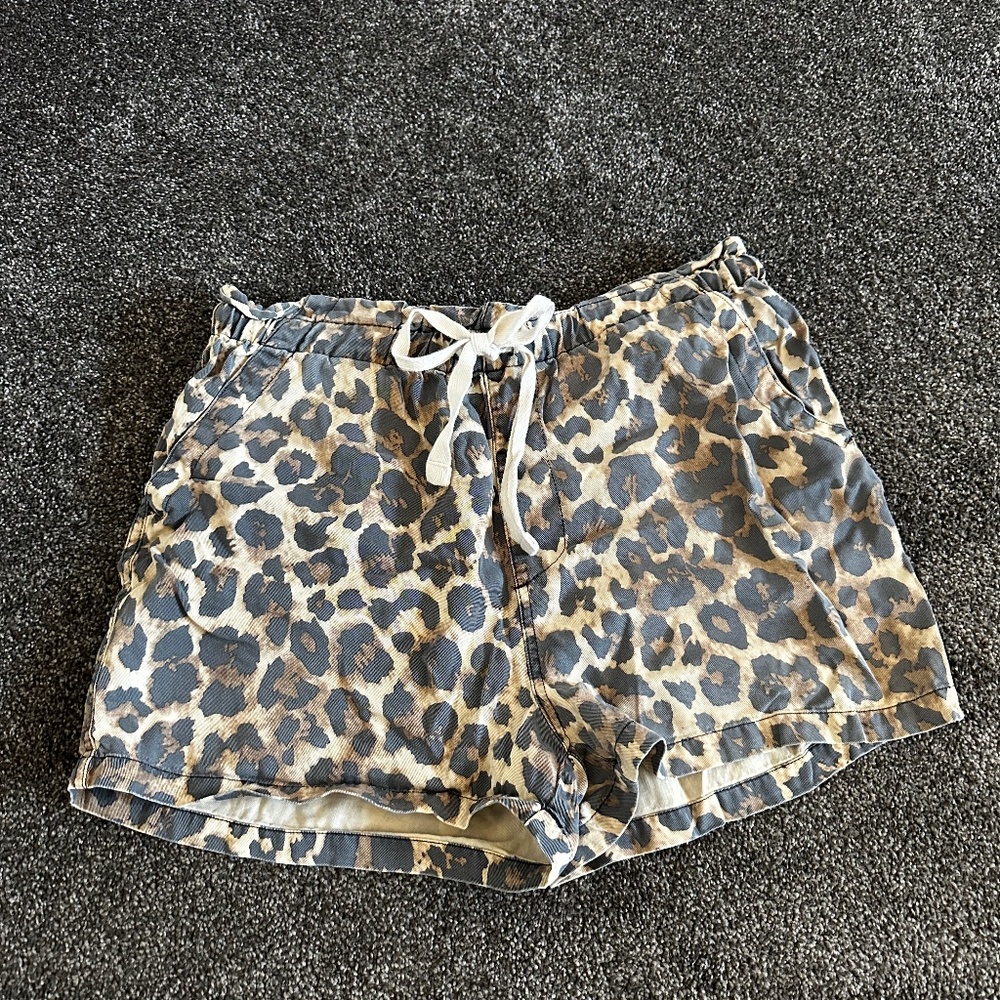 Love stitch shorts